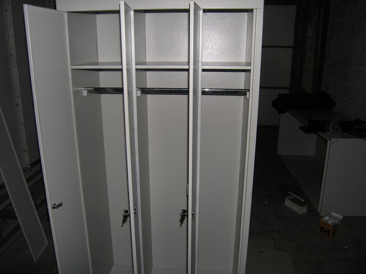 Металлические шкафы с ребрами жесткости