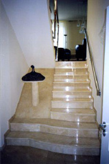 Мраморные ступени, облицовка лестниц мрамором — 1 500 грн.
